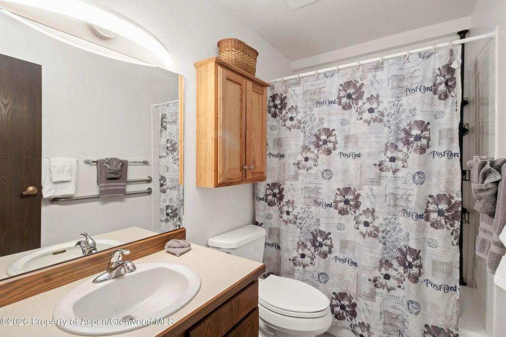 9 of 19 - 2505 Cisar Court 3d, Glenwood Springs, CO