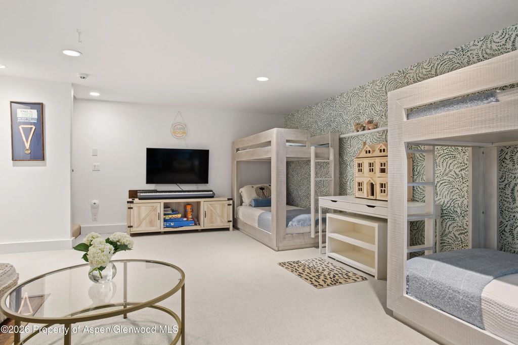 24 of 32 - 901 W Francis Street, Aspen, CO