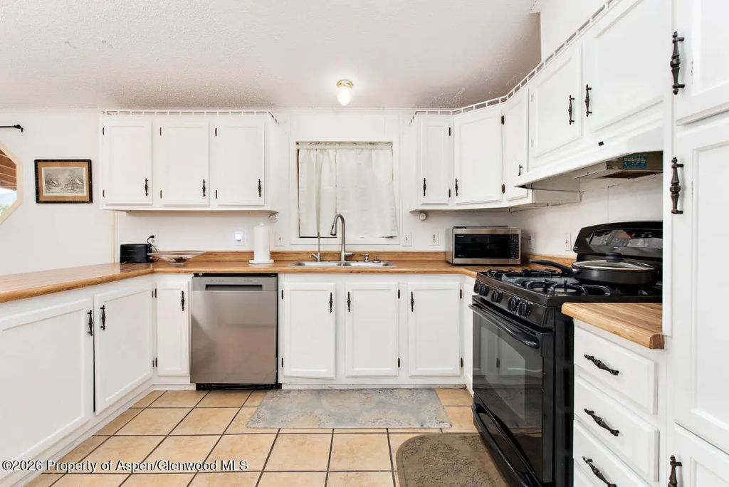 7 of 24 - 125 Center Drive #34, Glenwood Springs, CO