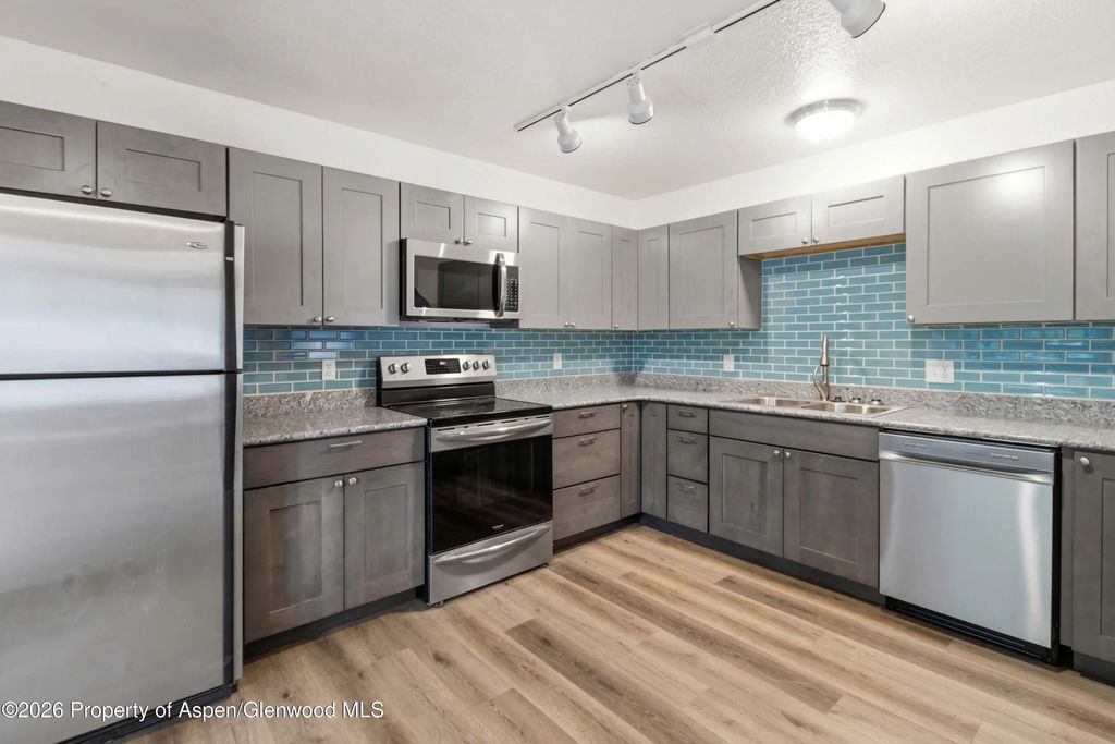 10 of 30 - 1102 Valley View Road, Glenwood Springs, CO