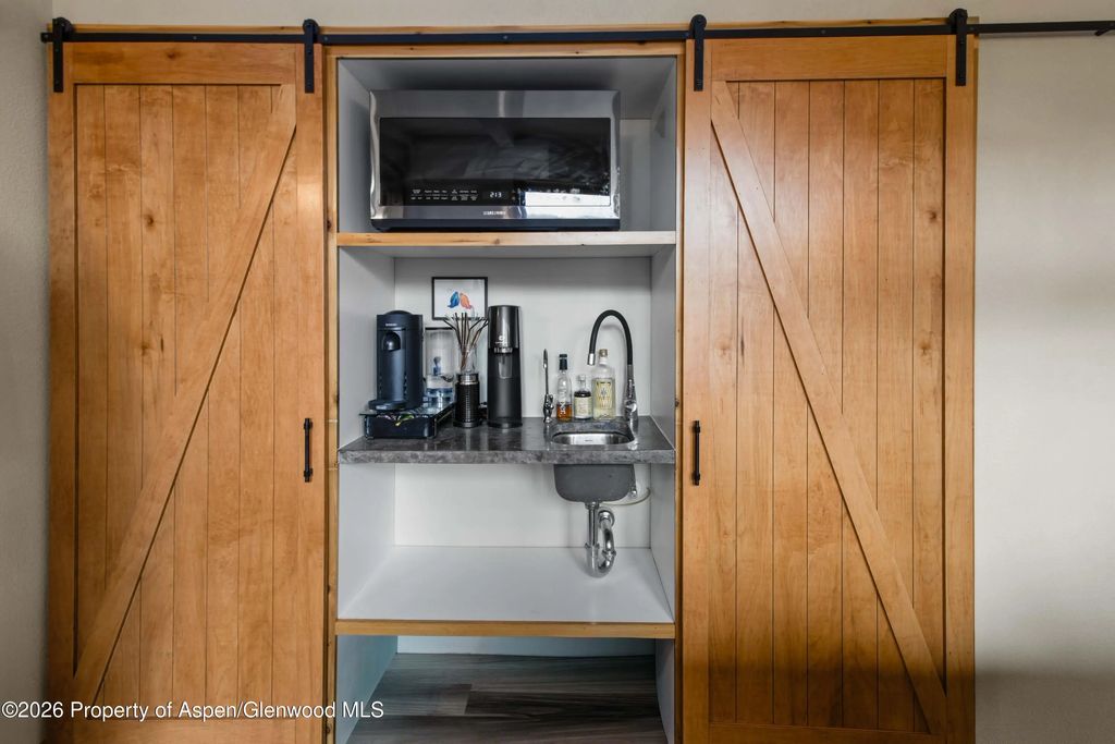 9 of 29 - 805 Red Mountain Drive, Glenwood Springs, CO
