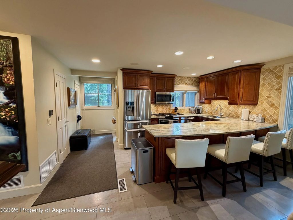 6 of 20 - 100 N 8th Street 7, Aspen, CO