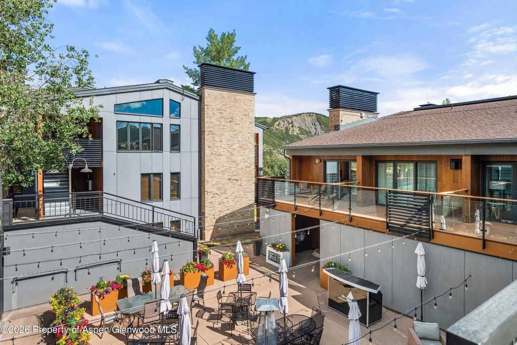 9 of 19 - 690 Carriage Way 304, Snowmass Village, CO