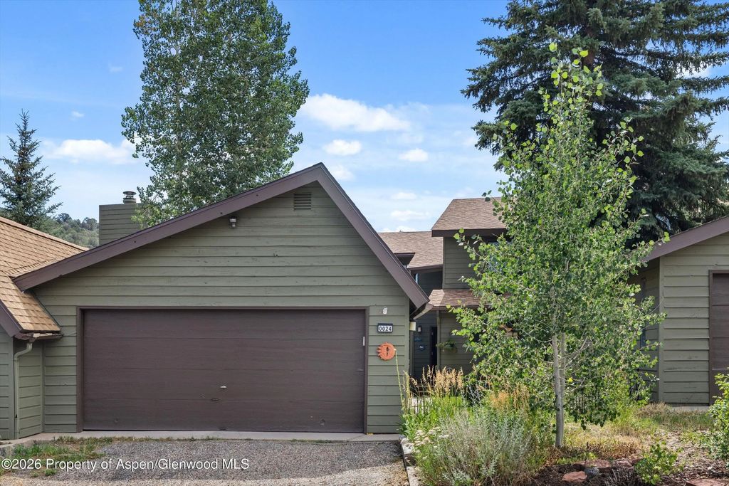 24 S Meadow View Court, Glenwood Springs