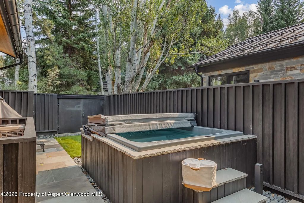 33 of 39 - 500 W Smuggler Street, Aspen, CO