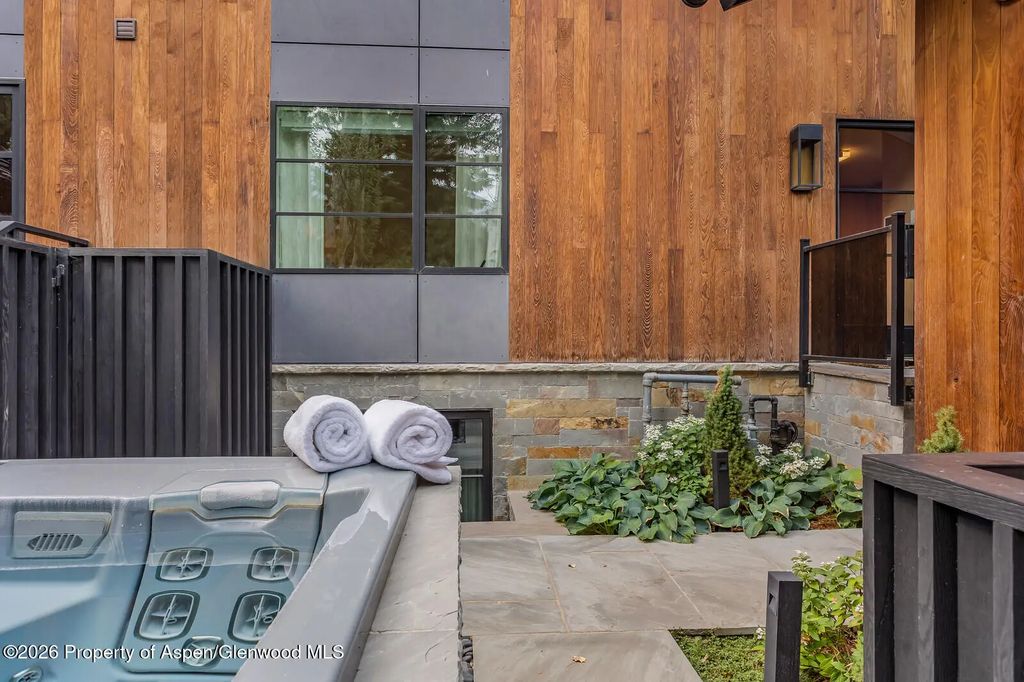 34 of 39 - 500 W Smuggler Street, Aspen, CO