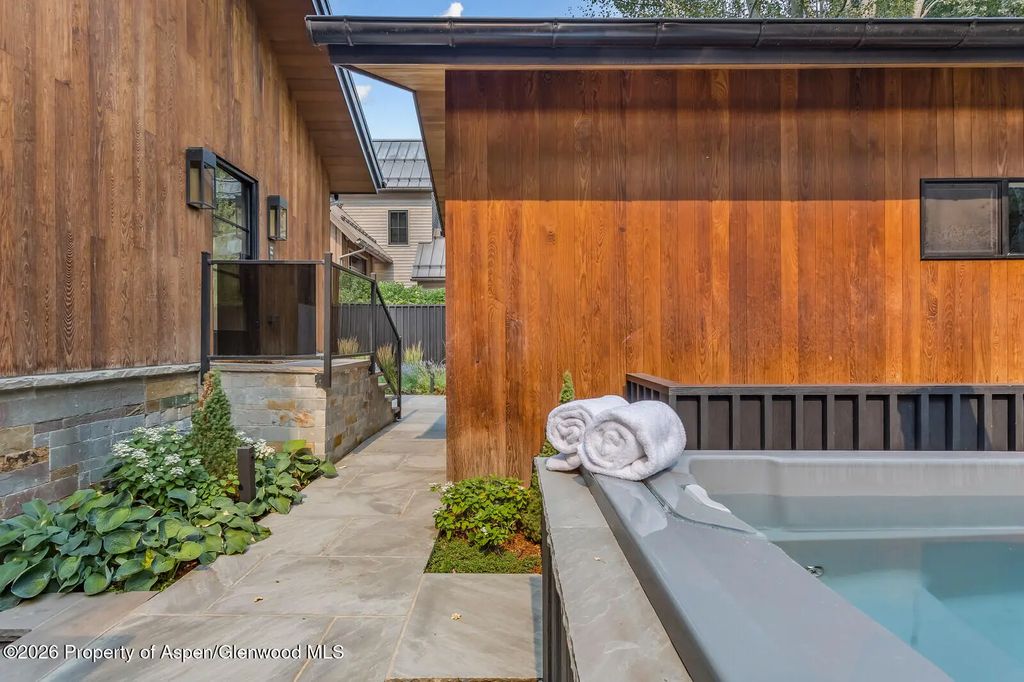 35 of 39 - 500 W Smuggler Street, Aspen, CO