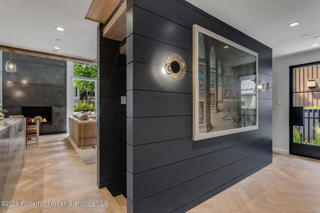 9 of 39 - 500 W Smuggler Street, Aspen, CO