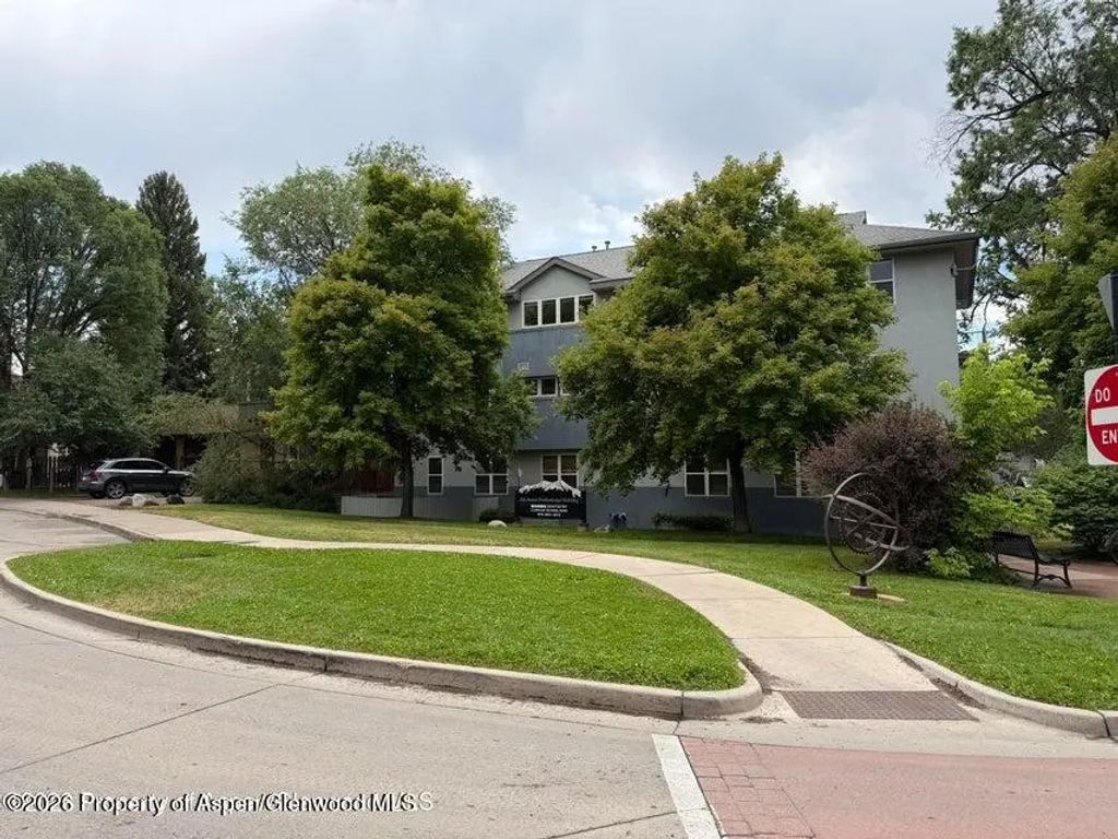 60 S 8th Street 301, Carbondale