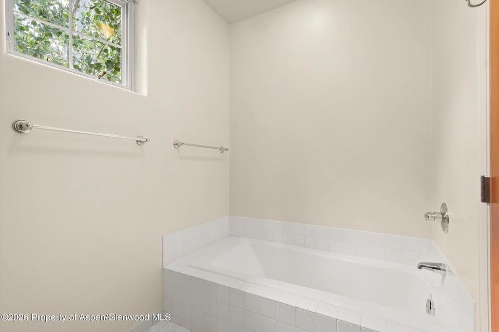 21 of 40 - 610 Evans Court, Basalt, CO
