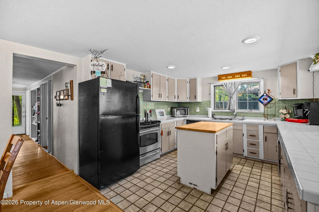 13 of 31 - 710 Cowdin Drive, Glenwood Springs, CO