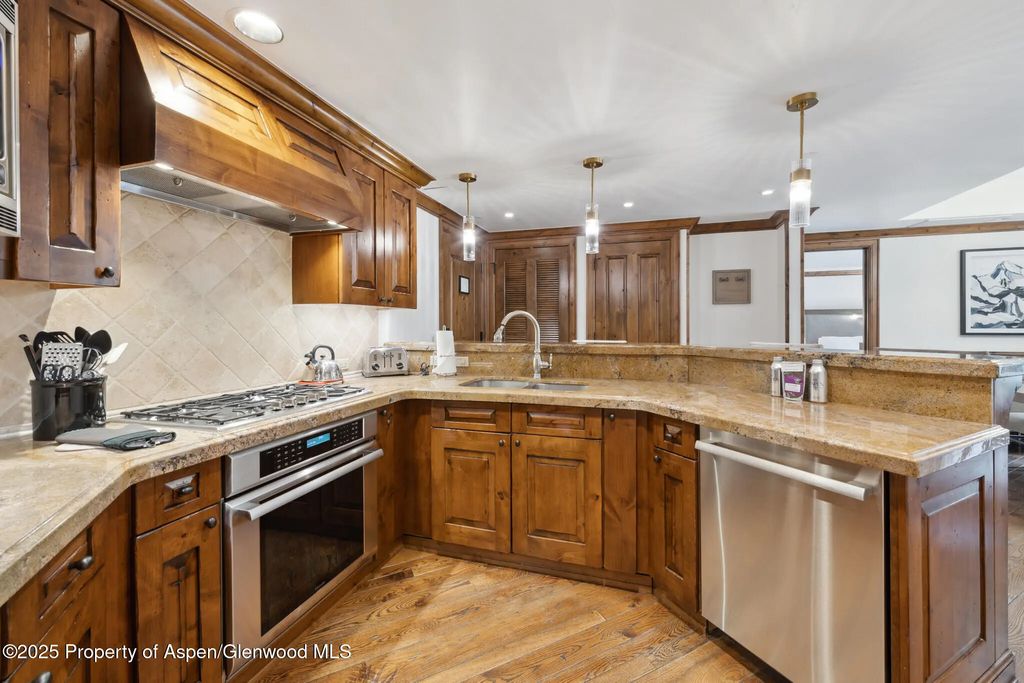 7 of 29 - 415 E Dean St., Unit 20, Week 27, Aspen, CO