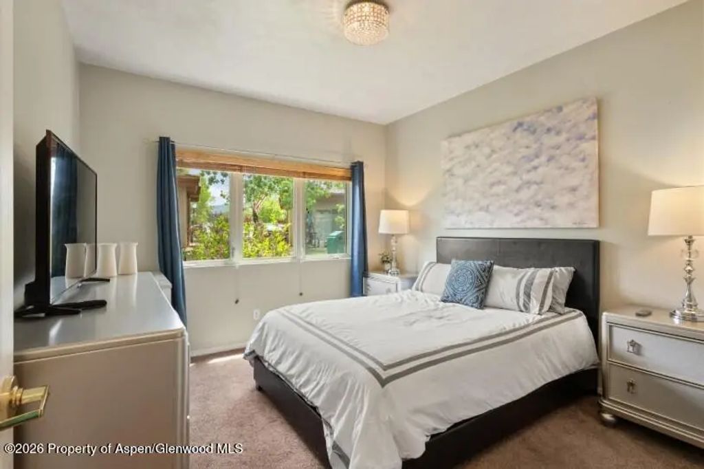 6 of 9 - 1400 E Valley Road 110, Basalt, CO