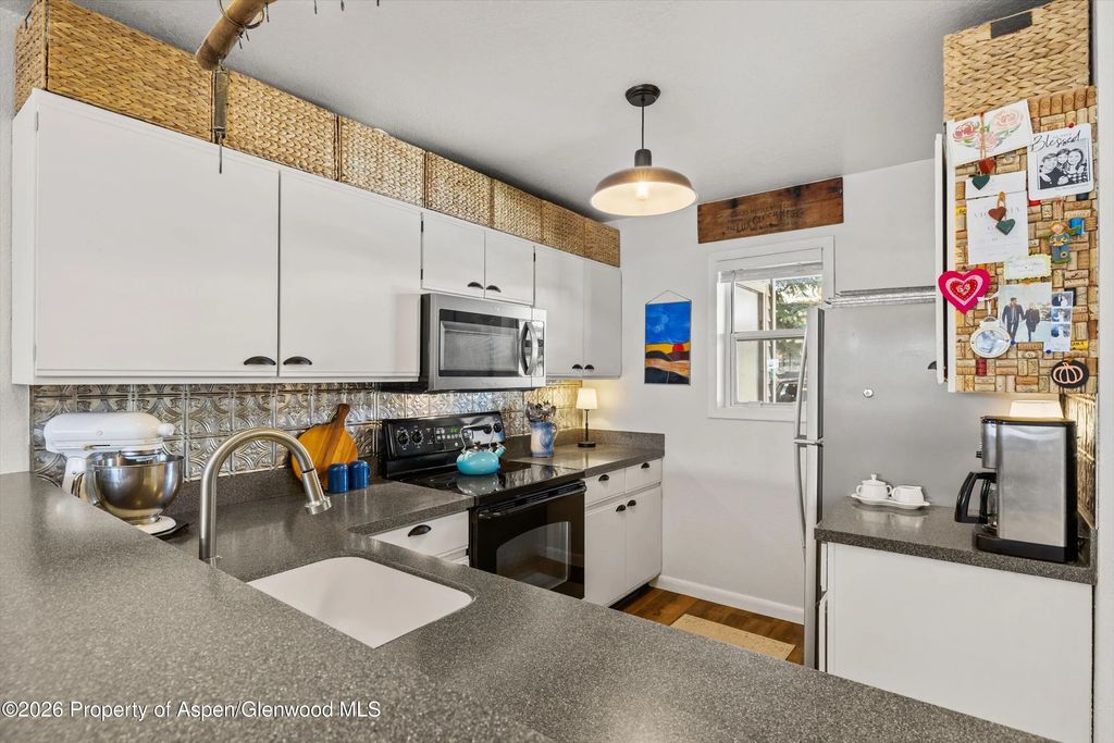 4 of 16 - 405 Park Avenue B2, Basalt, CO