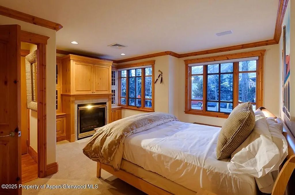 7 of 11 - 835 E Cooper Avenue 4, Aspen, CO