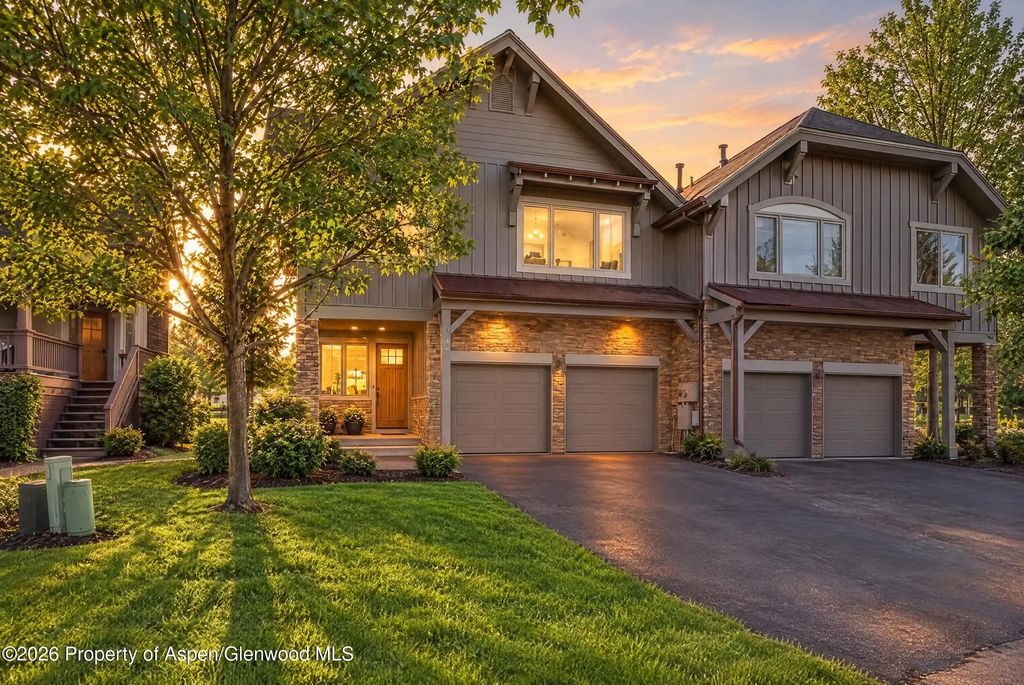 1276 Crystal Bluffs Loop, Carbondale