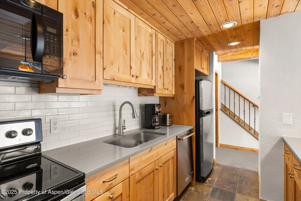 11 of 33 - 1039 E Cooper Avenue 21a, Aspen, CO