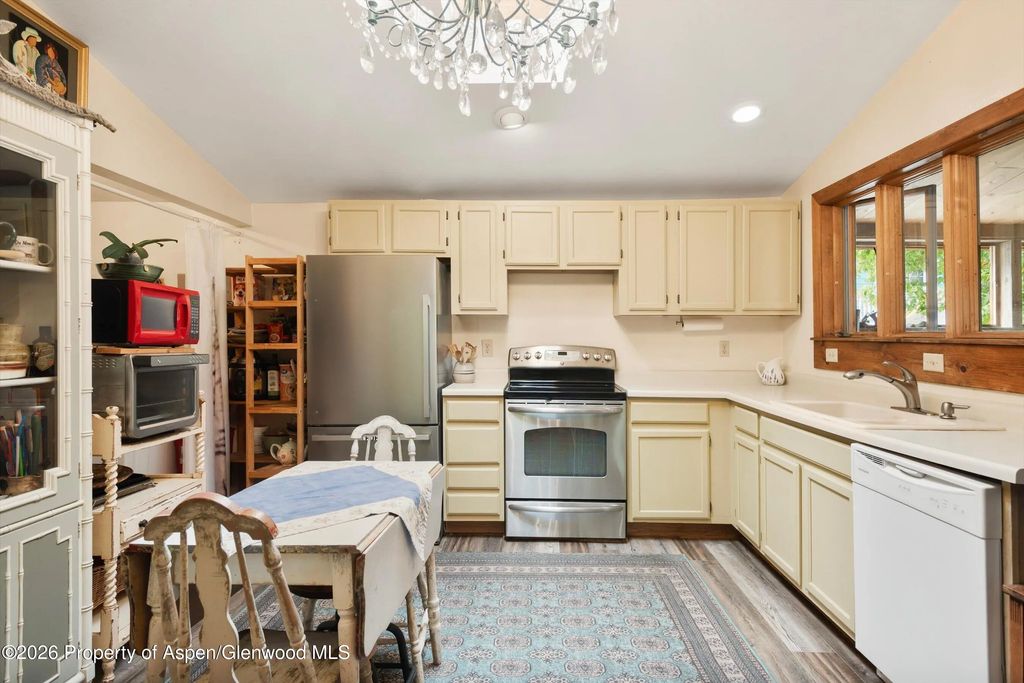 22 of 35 - 1017 Cooper Avenue, Glenwood Springs, CO