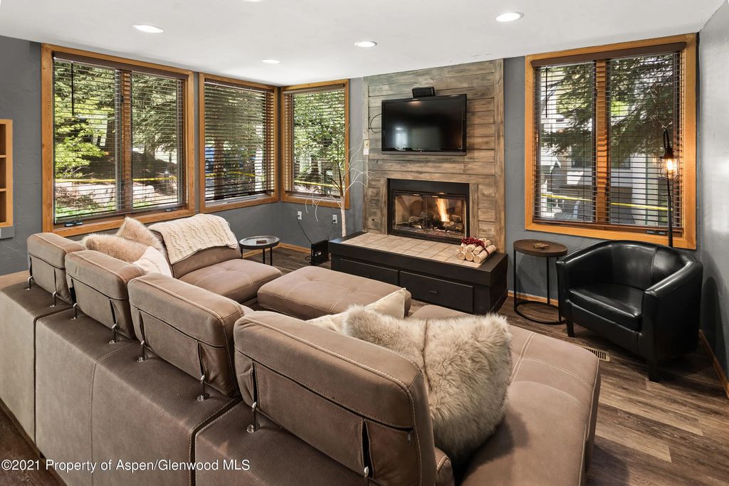 135 Carriage Way 10, Snowmass Village