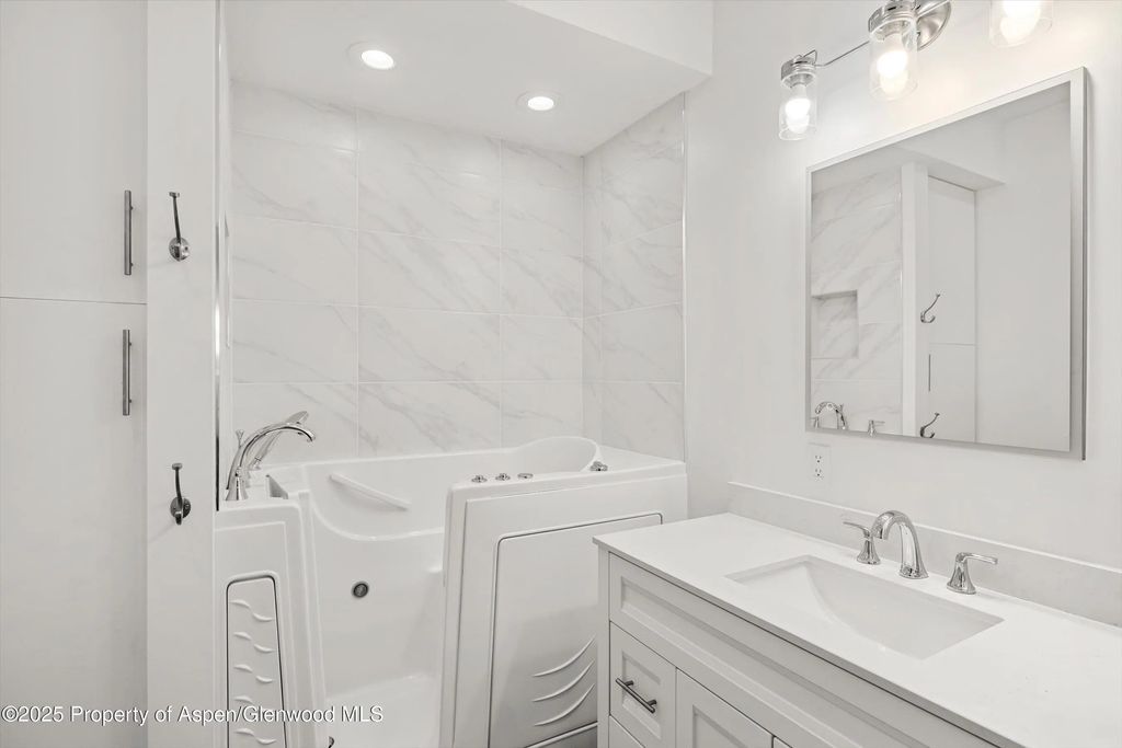 13 of 22 - 132 Maple Lane, Aspen, CO
