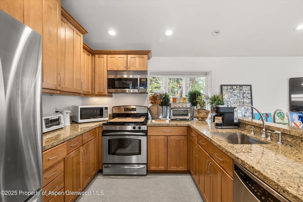 7 of 22 - 132 Maple Lane, Aspen, CO
