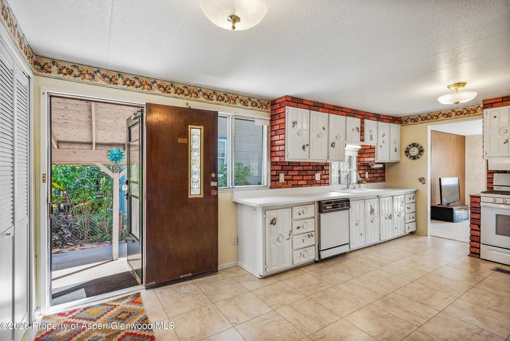 7 of 25 - 727 Euclid Avenue, Carbondale, CO