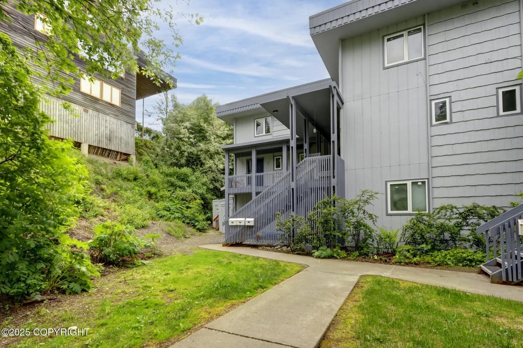836 O Place, Anchorage