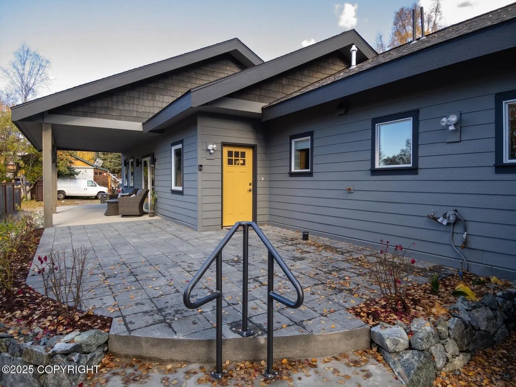 827 W 20th Avenue, Anchorage