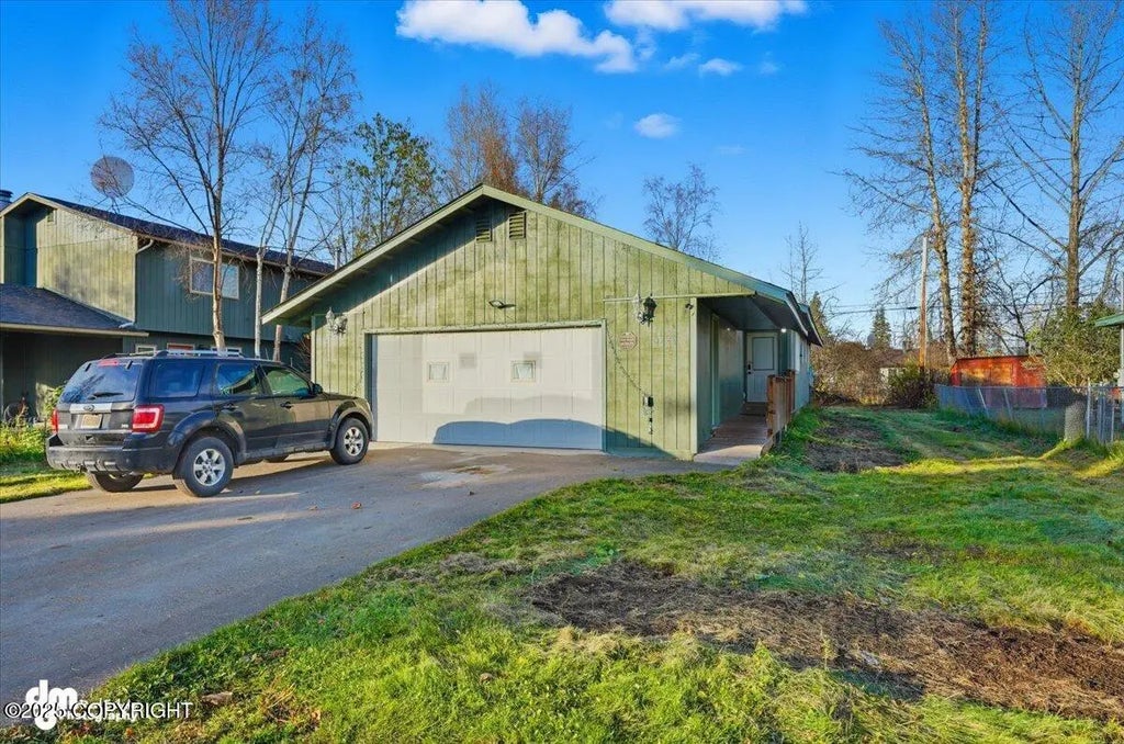 6521 E 10th Avenue, Anchorage