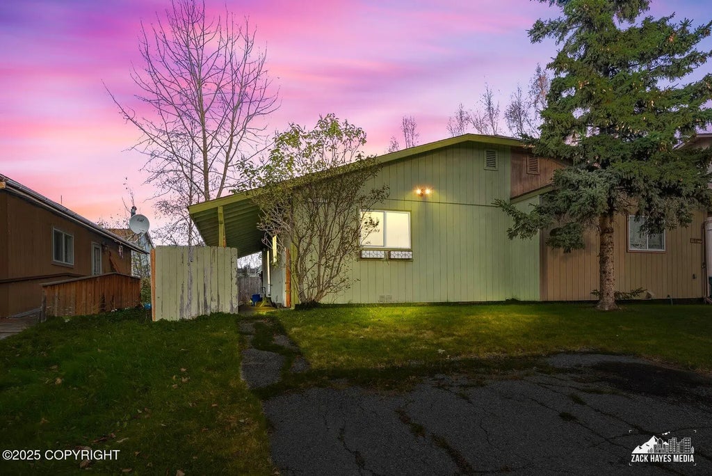 10009 Thimble Berry Drive, Anchorage