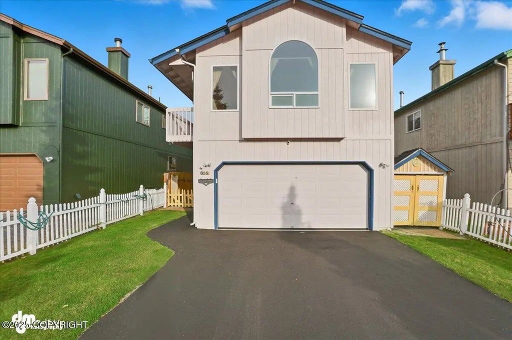 8551 Ridgeway Avenue, Anchorage
