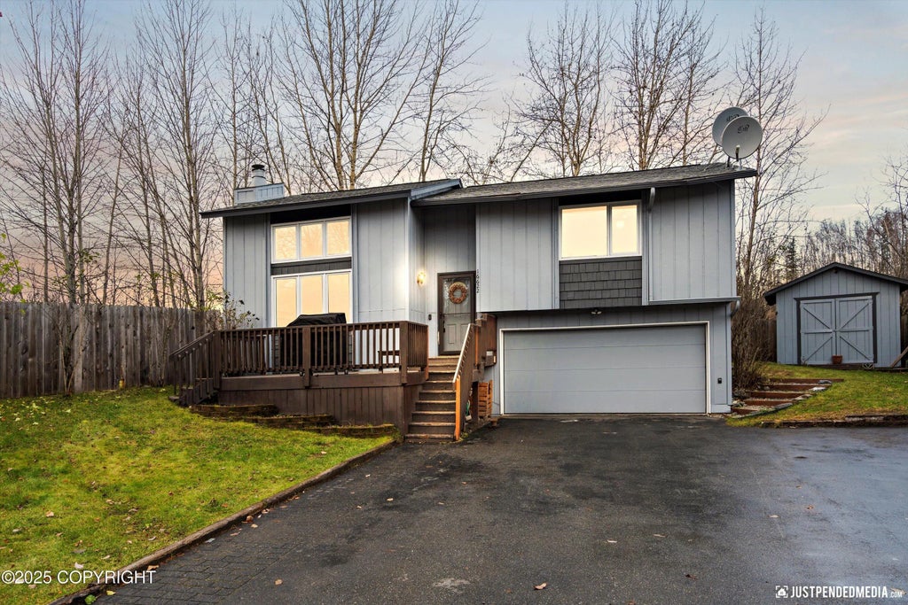 16622 Riddell Circle, Eagle River