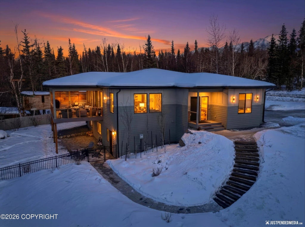 7509 Beacon Hill Drive, Anchorage