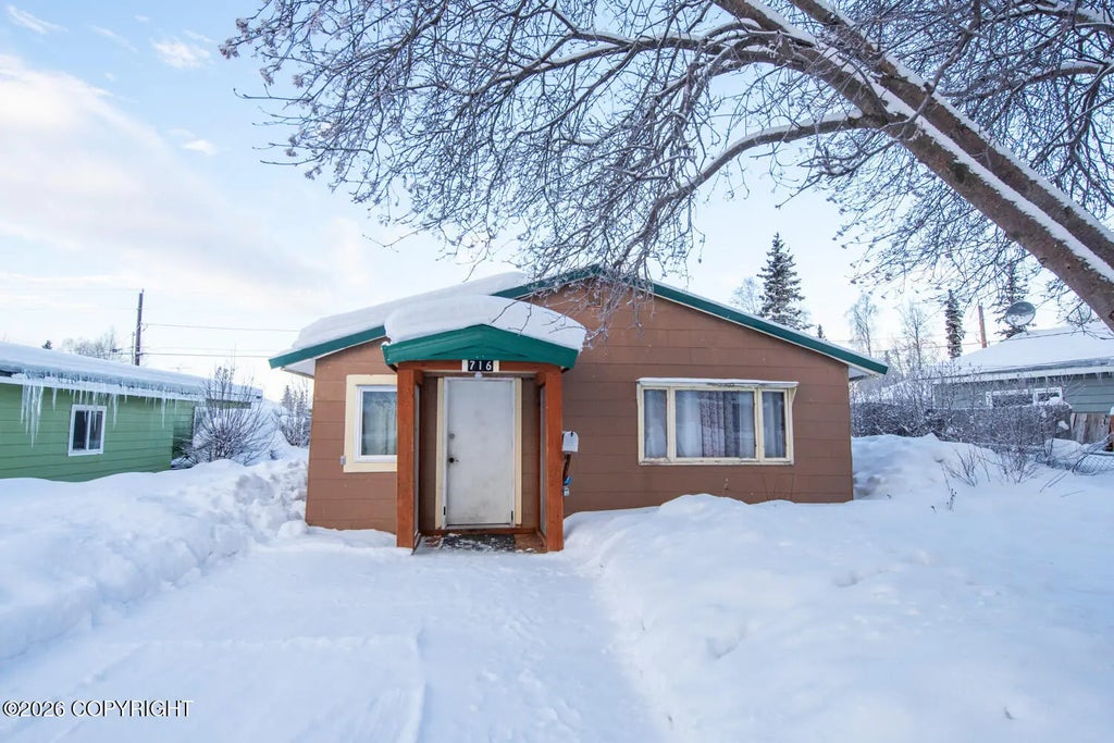 716 N Bliss Street, Anchorage