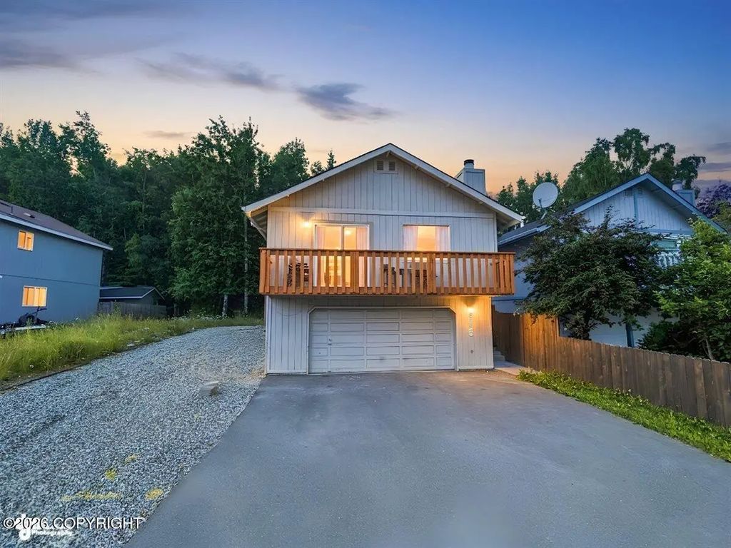 8120 Queen Victoria Drive, Anchorage