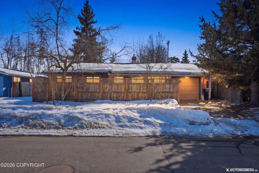 4242 Ross Court, Anchorage
