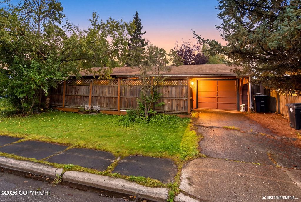 4242 Ross Court, Anchorage