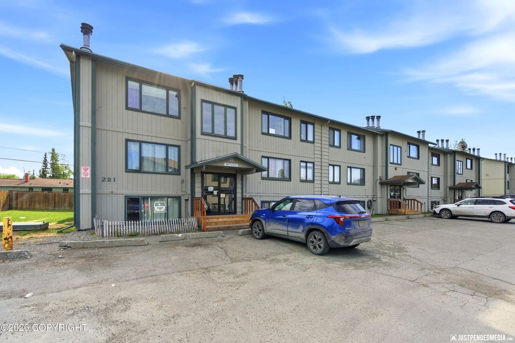 221 Mccarrey Street #11-2b, Anchorage