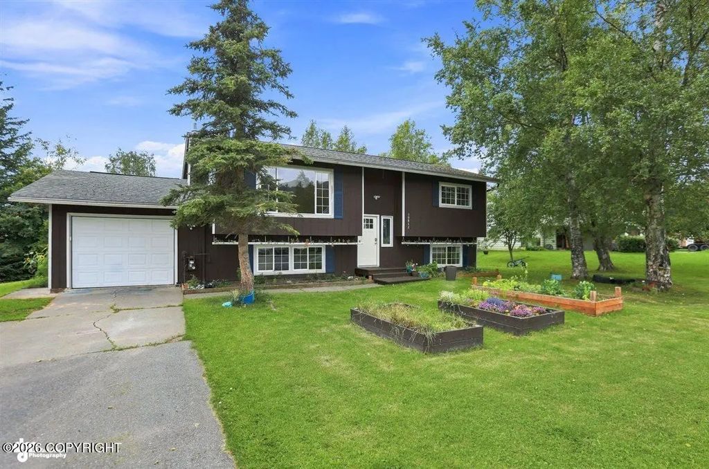 10812 Goodpaster Circle, Eagle River