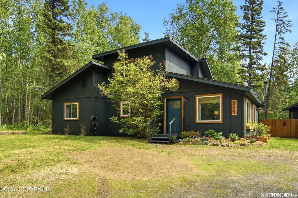 935 N Leatherleaf Loop, Wasilla