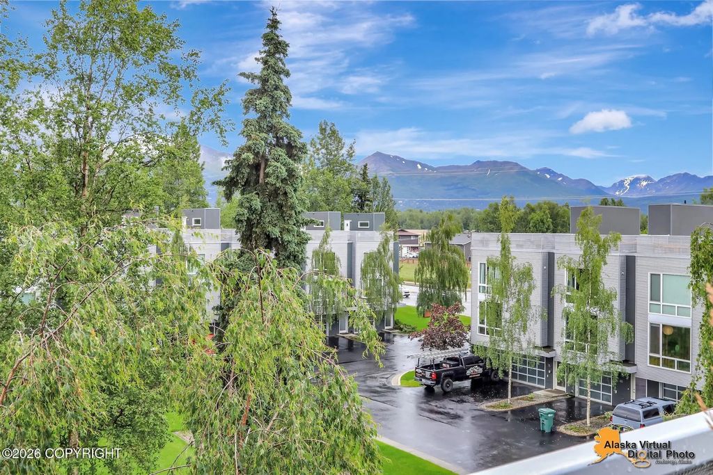 5201 E Northern Lights Boulevard #5w, Anchorage