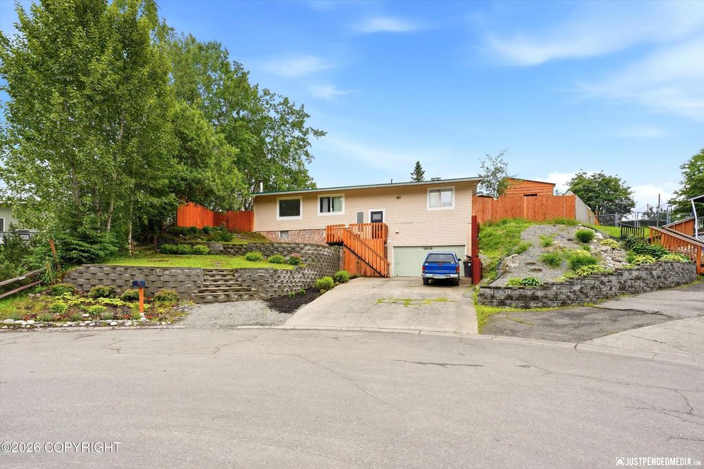 5916 Winding Way, Anchorage