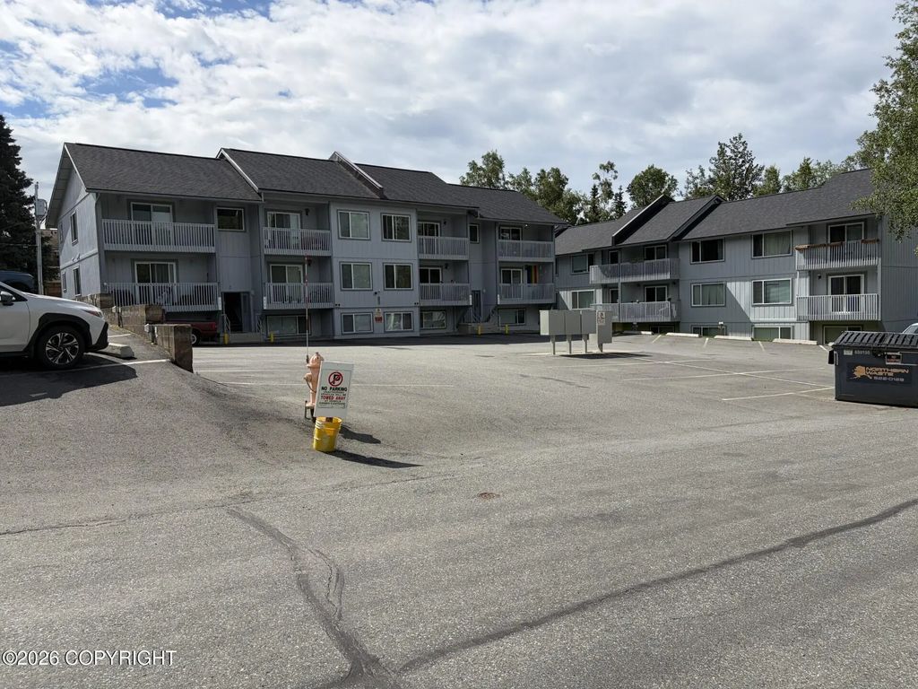 17032 Easy Street, Eagle River
