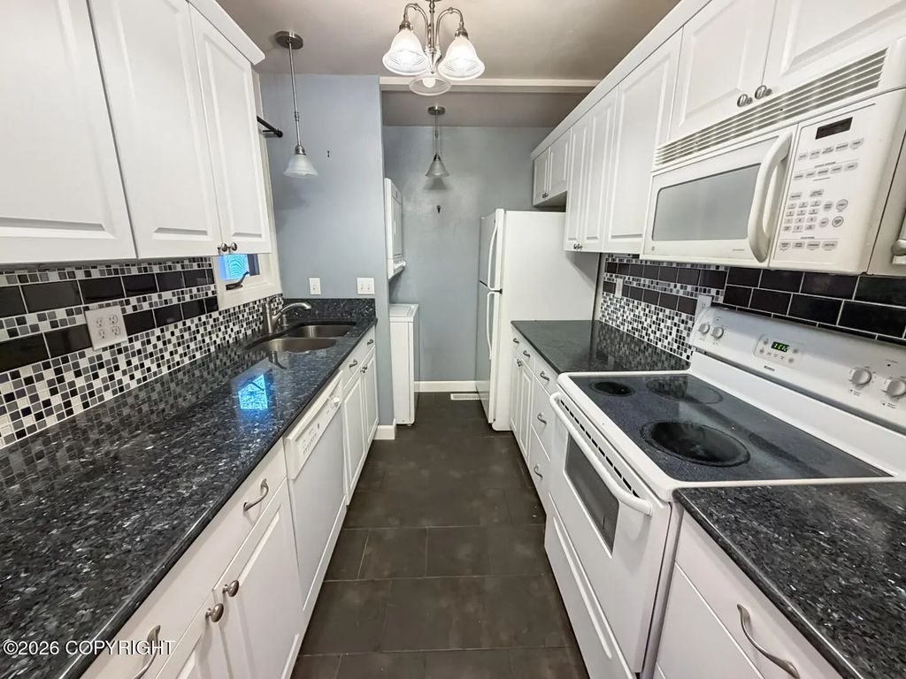 7351 Huntsmen Circle #18g, Anchorage