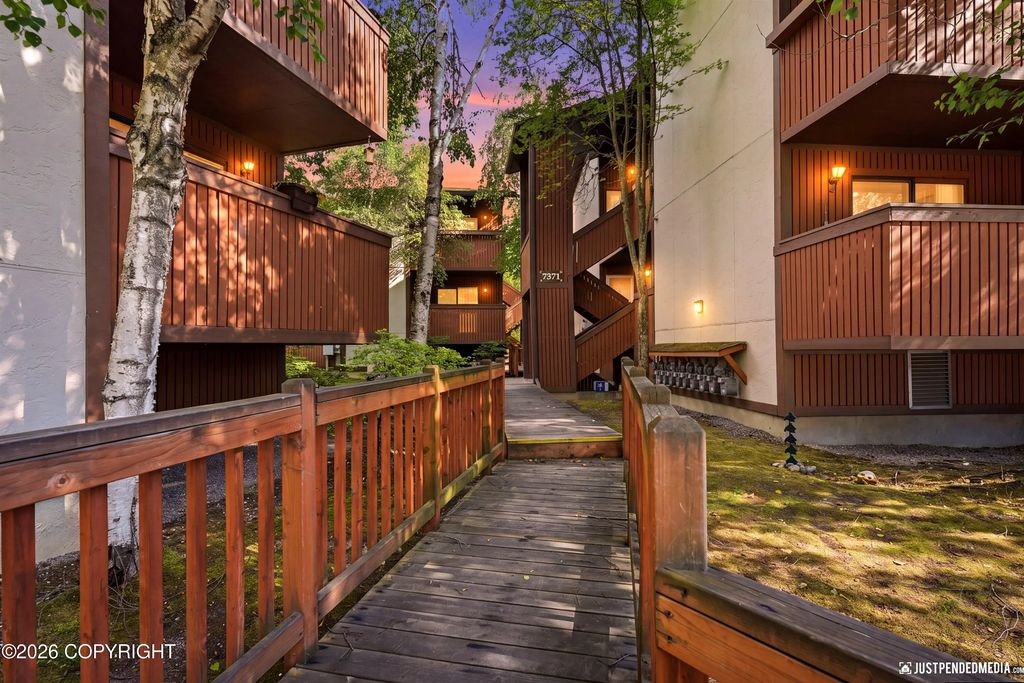 7371 Huntsmen Circle Circle #16b, Anchorage