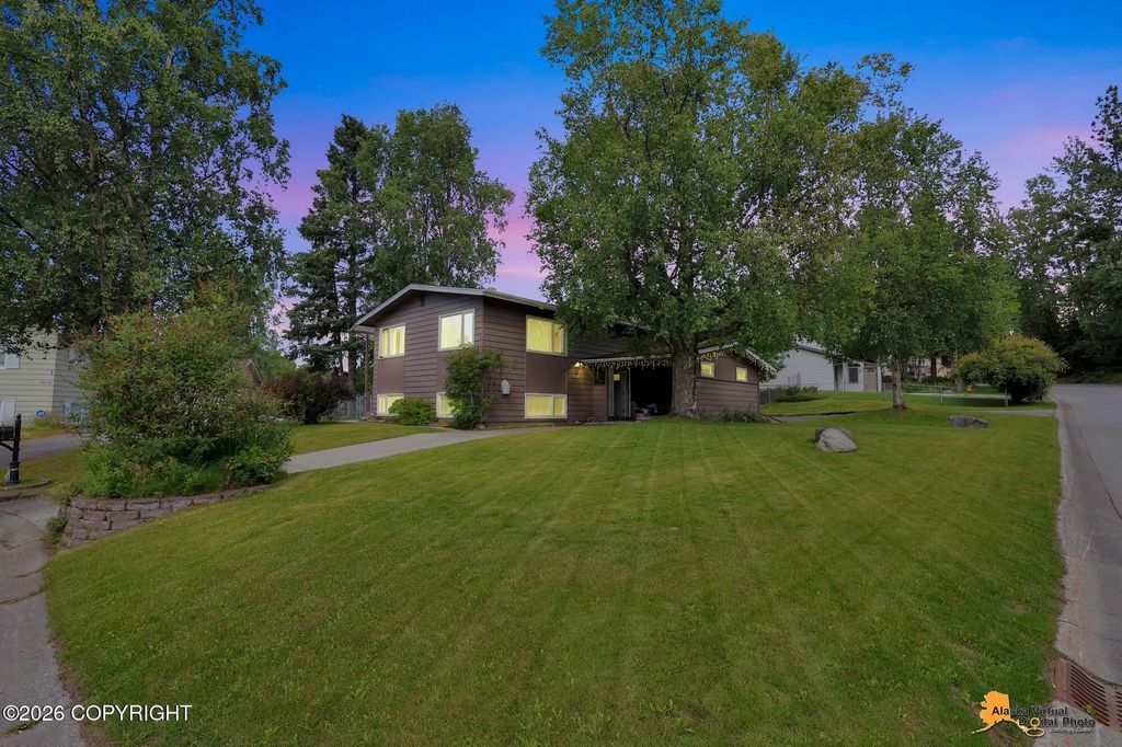 7657 E 20th Avenue, Anchorage