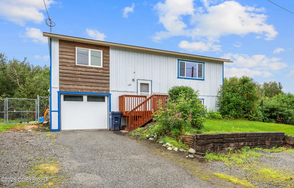 688 E Eklutna Avenue, Palmer