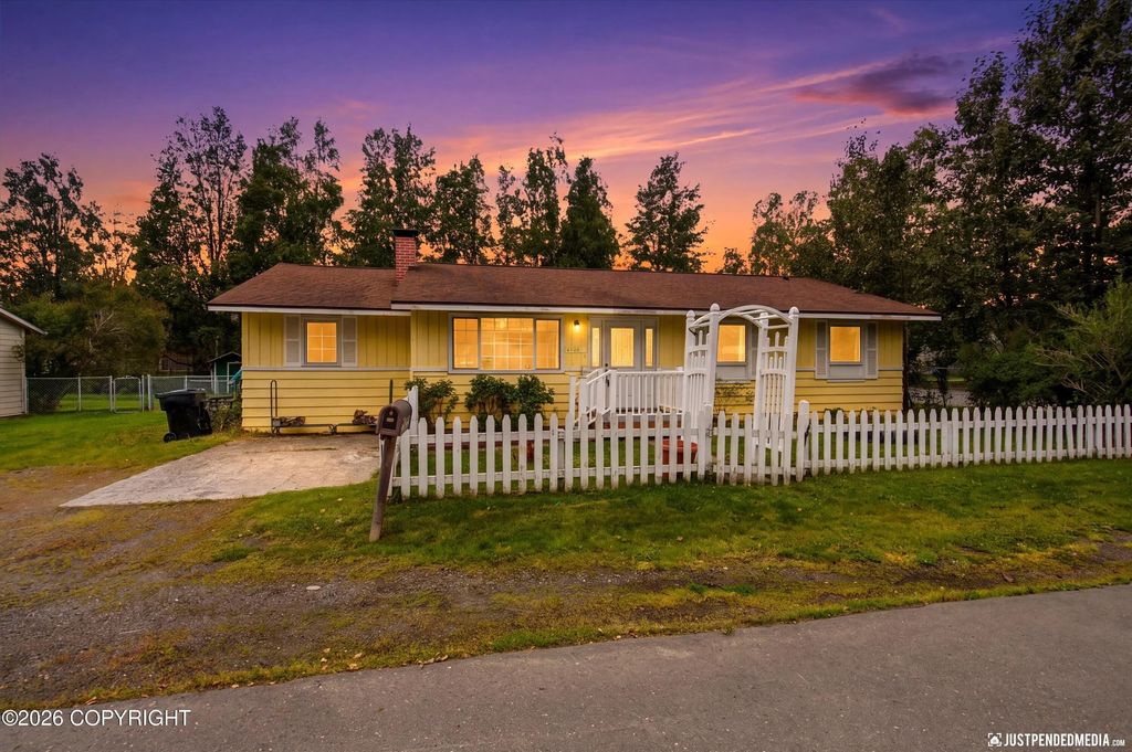 8106 Loganberry, Anchorage