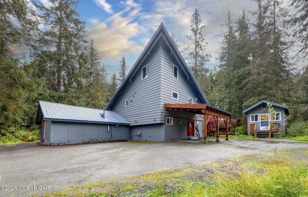 177 Cortina Road, Girdwood