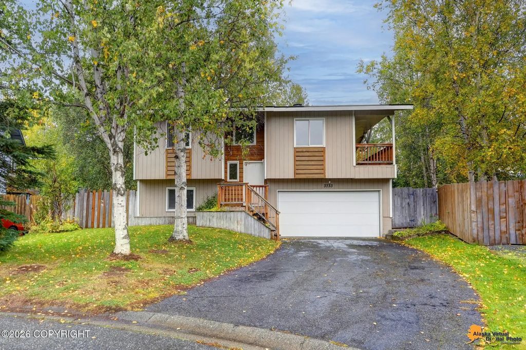 3733 Henderson Loop, Anchorage